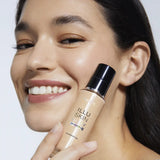 THE ONE Illuskin Glow Reflective Течна пудра