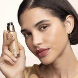 Giordani Gold Age Defying Течна пудра збогатена со серум со СПФ 12 +УВА-заштита