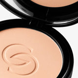 Giordani Gold Камена пудра збогатена со серум