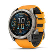 Ora inteligjente Garmin Fenix ​​8 AMOLED, ngjyrë Safir Titanium 51mm, ngjyrë portokalli me shkëlqim dhe brez silikoni grafiti