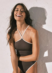 ЕДНОДЕН КОСТИМ ЗА КАПЕЊЕ 