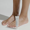 Feet Up Advanced Serum за интензивно омекнување на задебелената кожа на стапалата