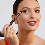 Complexion Perfection Двострана четка за совршен тен