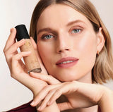 Giordani Gold Long Wear Mineral Течна пудра со СПФ 20